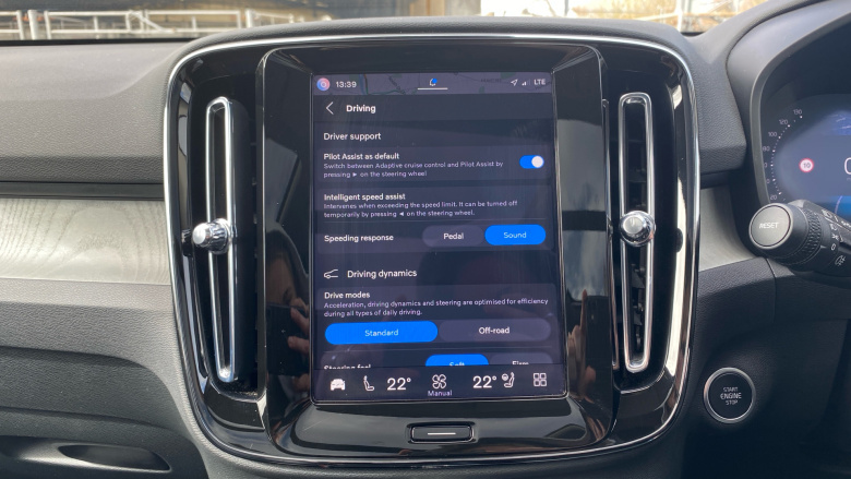 Volvo XC40 2.0 B4P Ultra Dark 5dr Auto Petrol Estate